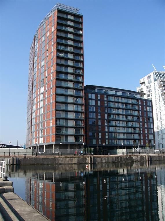 2 bed flat to rent in The Quays, Salford M50, £1,250 pcm Zoopla