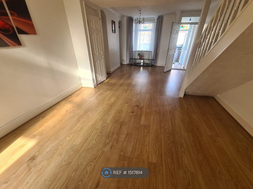 3 bed terraced house to rent in Soham Road, Enfield EN3, £2,100 pcm