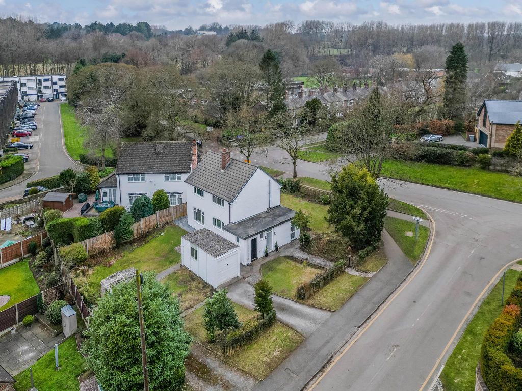 3 bed detached house to rent in Scott Road, Macclesfield SK10, £2,250 pcm Zoopla