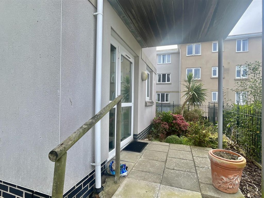 2 bed flat for sale in Mount Wise, Newquay TR7, £180,000 Zoopla