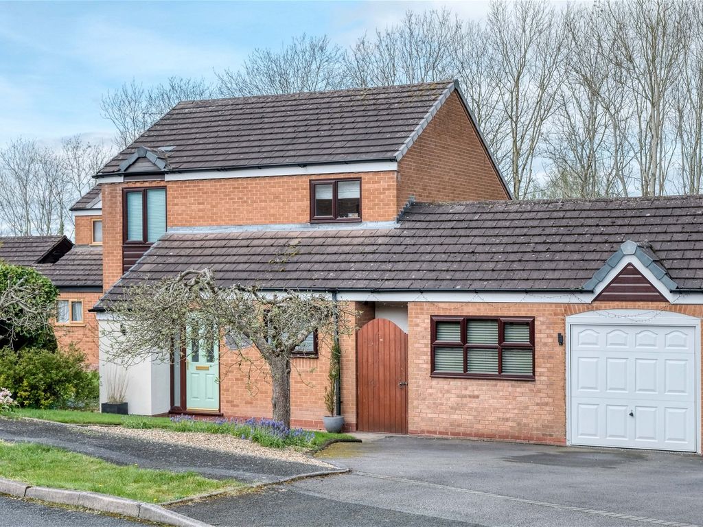 4 bed detached house for sale in Brookfield Close, Hunt End, Redditch