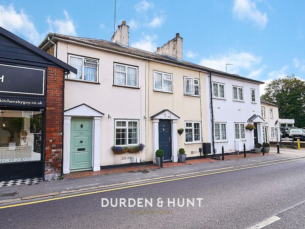 3 bed end terrace house for sale in High Street, Ongar CM5, £400,000