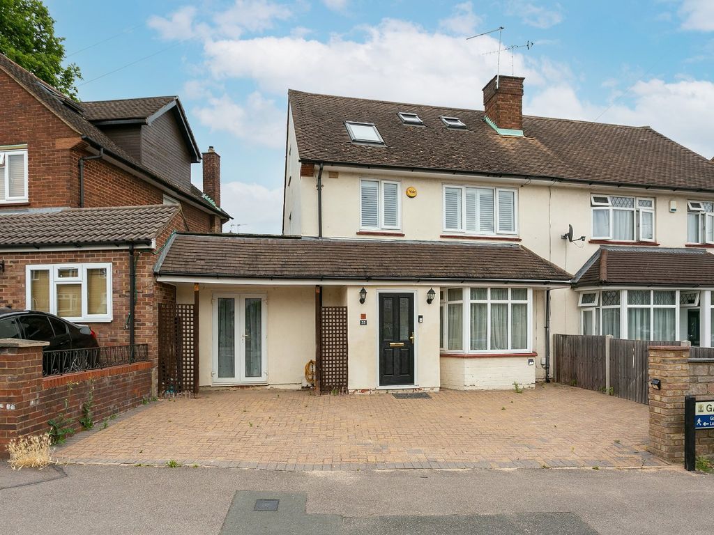 4 bed semidetached house to rent in Garston Lane, Watford