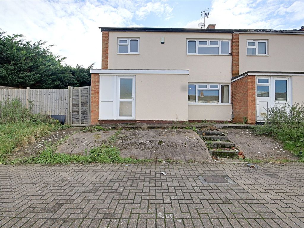 3 bed end terrace house for sale in Hookfield, Harlow, Essex CM18, £