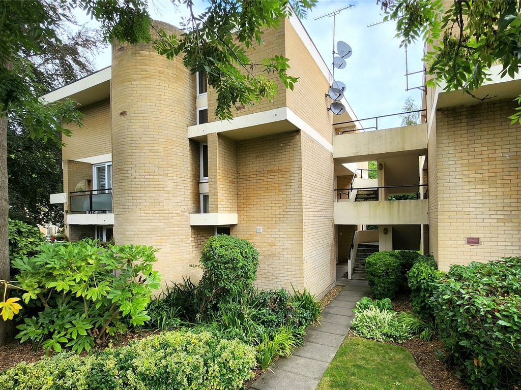 2 bed flat for sale in Apex Close, Beckenham BR3, £365,000 Zoopla