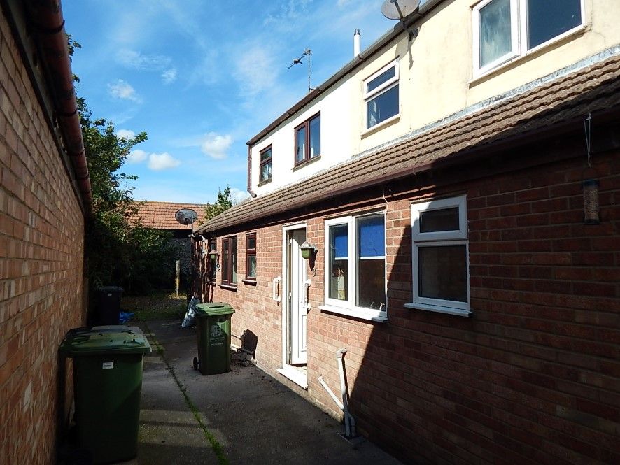 2 bed terraced house for sale in 3 Weavers Cottages, Clay Road, Caister