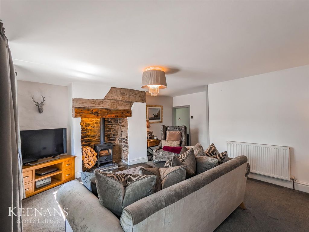 2 bed cottage for sale in Road, Rossendale BB4, £450,000 Zoopla