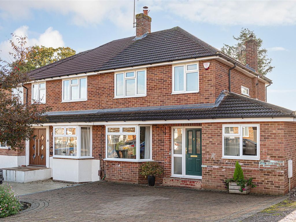 3 bed property for sale in Brooklands Way, Redhill RH1, £650,000 Zoopla