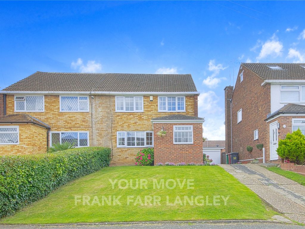 3 bed semidetached house for sale in Barton Road, Langley, Berkshire