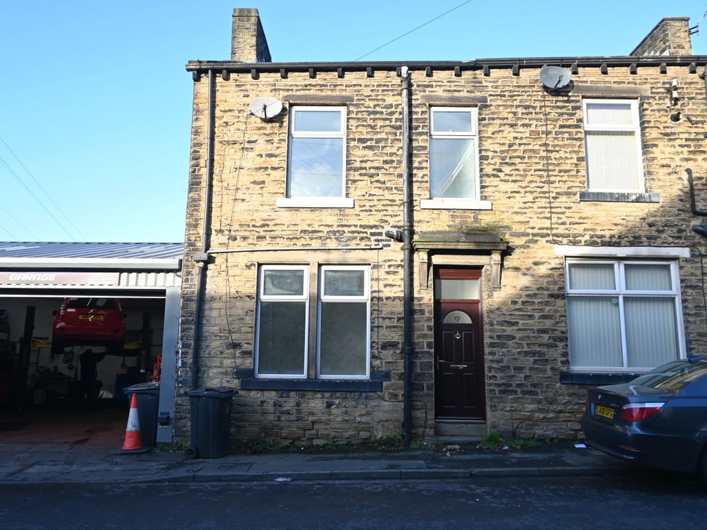 3 bed end terrace house to rent in Parkwood Street, Keighley BD21, £750 pcm Zoopla