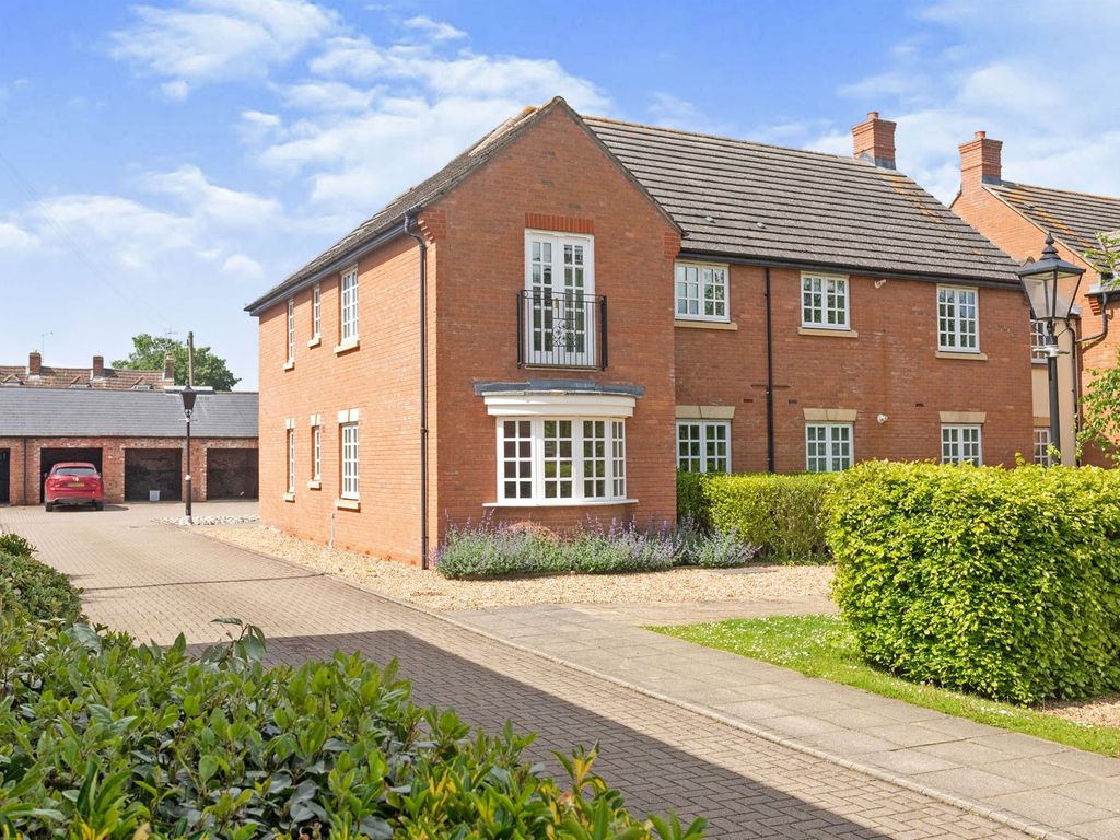 2 bed flat for sale in Reffield Close, Towcester NN12, £220,000 Zoopla