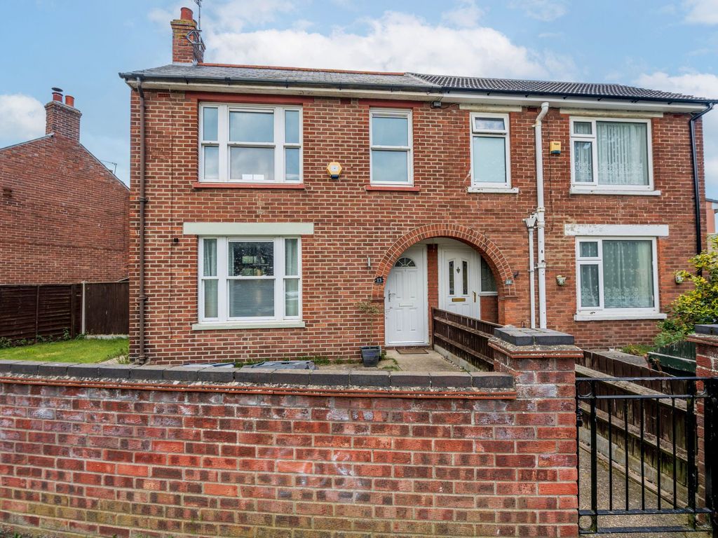 3 bed semidetached house for sale in Ferrier Road, Great Yarmouth NR30