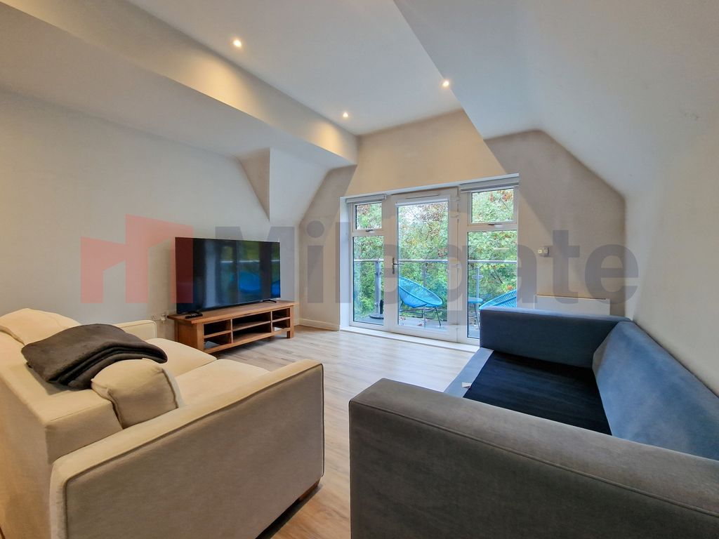 2 bed flat to rent in Long Lane, Uxbridge UB10, £1,600 pcm Zoopla