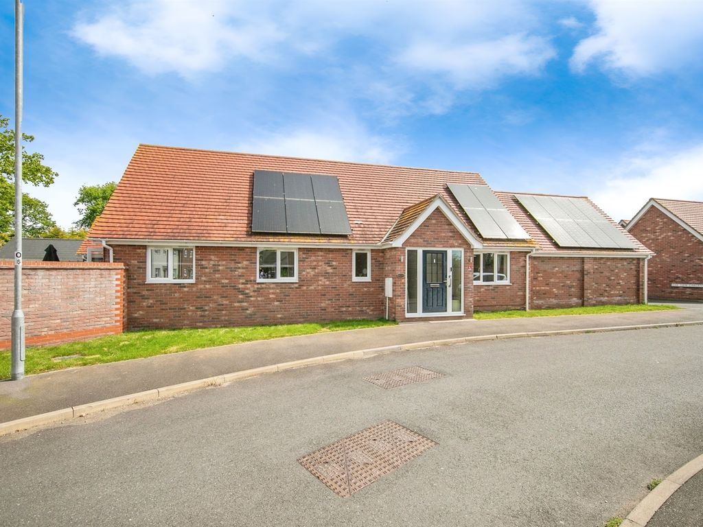 3 bed detached bungalow for sale in Springfield Meadows, Little Clacton