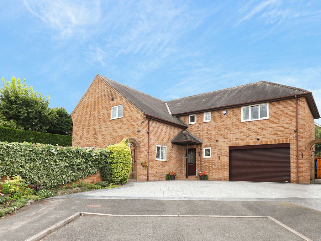 5 bed detached house for sale in Tylney Road, Chesterfield S40, £
