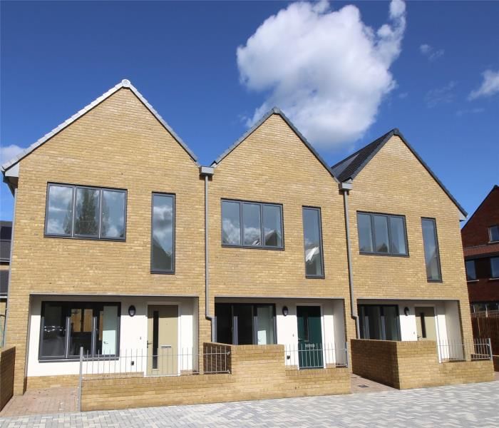 2 bed terraced house to rent in Woking, Surrey GU21, £1,650 pcm Zoopla