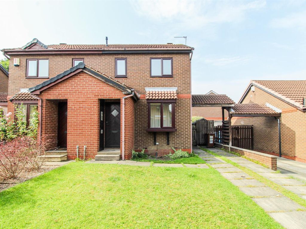 2 bed semidetached house for sale in Fernleigh Court, Wakefield WF2, £