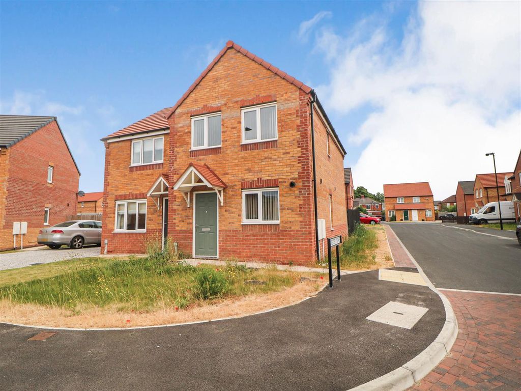 3 bed semidetached house for sale in High Hazel Grove, Stainforth