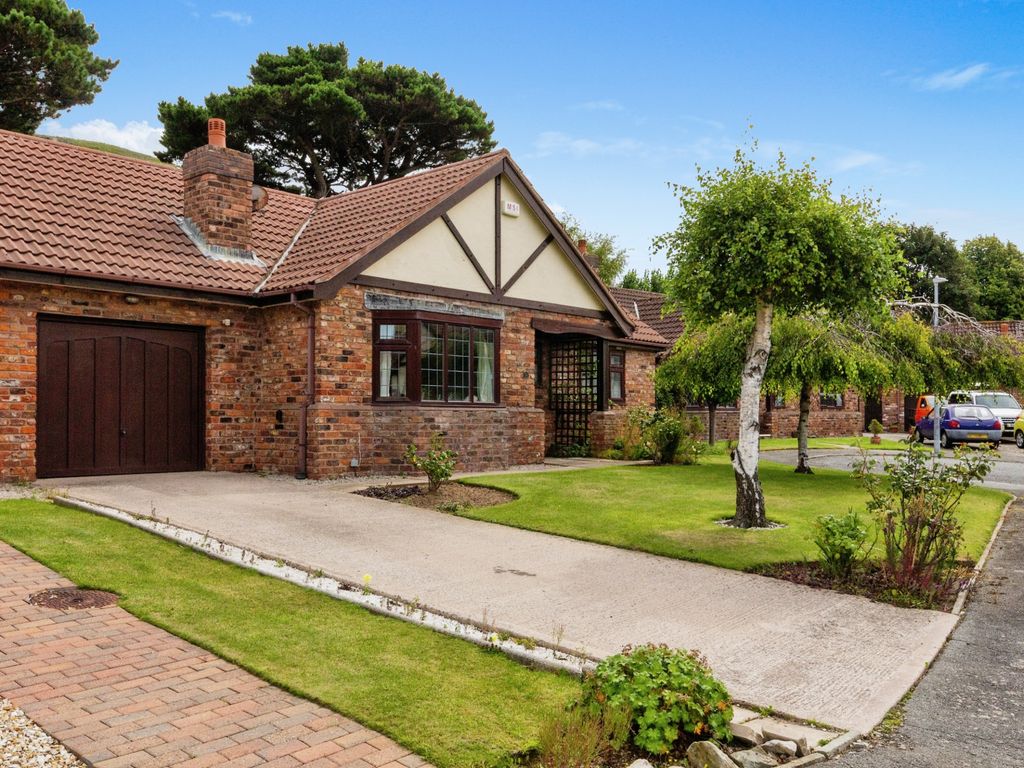 3 bed bungalow for sale in Bryn Gannock, Deganwy, Conwy LL31, £400,000