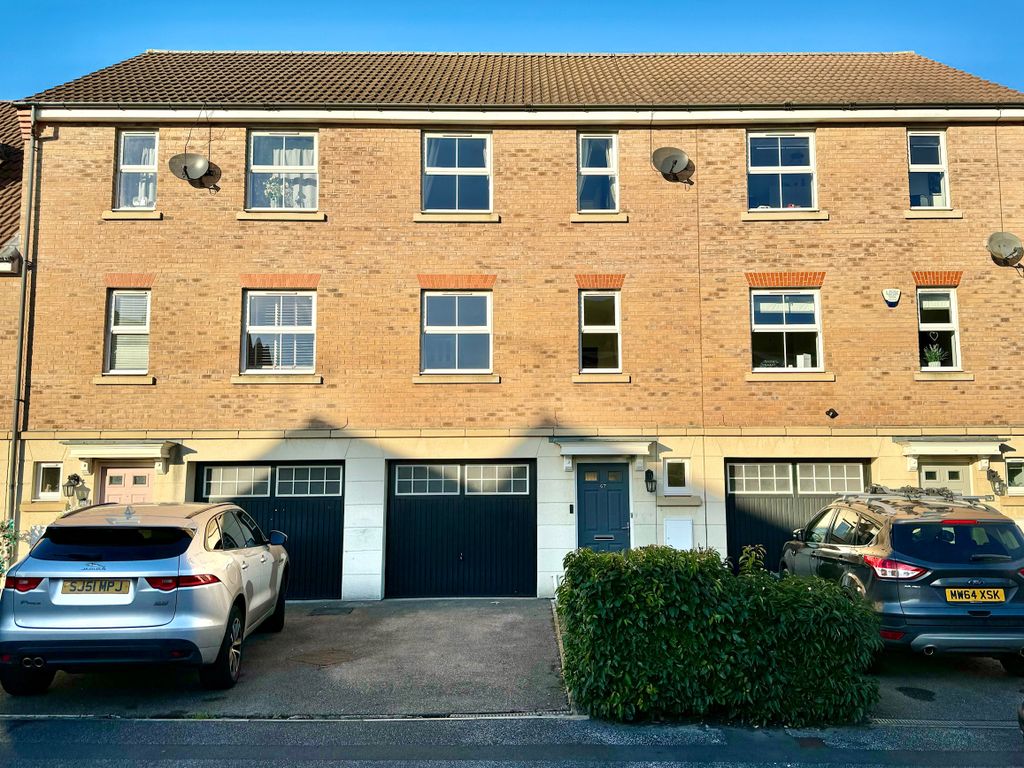 3 bed terraced house to rent in Scotsman Drive, Scawthorpe, Doncaster