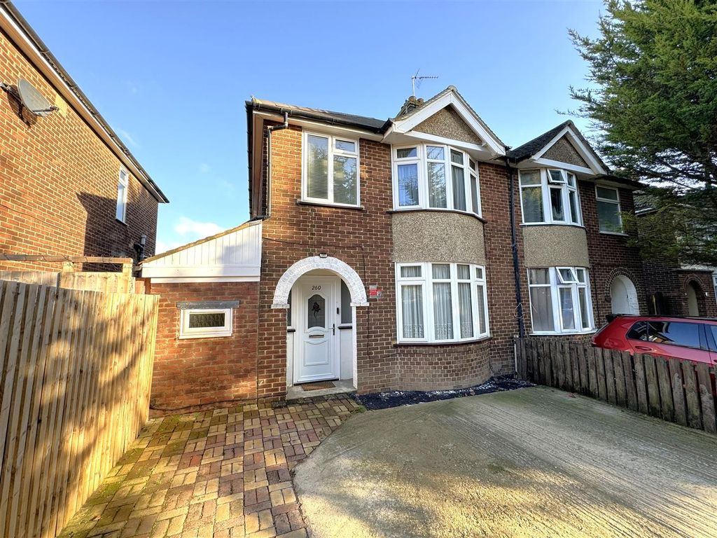 3 bed semidetached house for sale in High Street North, Dunstable