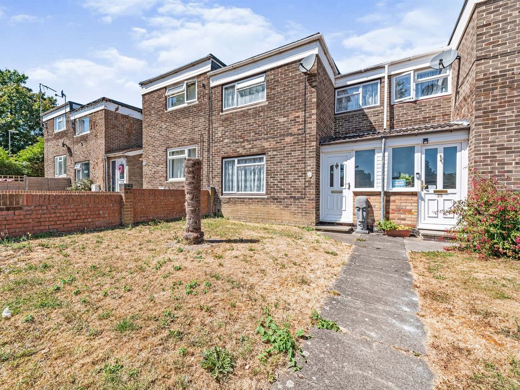3 bed terraced house for sale in Chaucer Close, Popley, Basingstoke