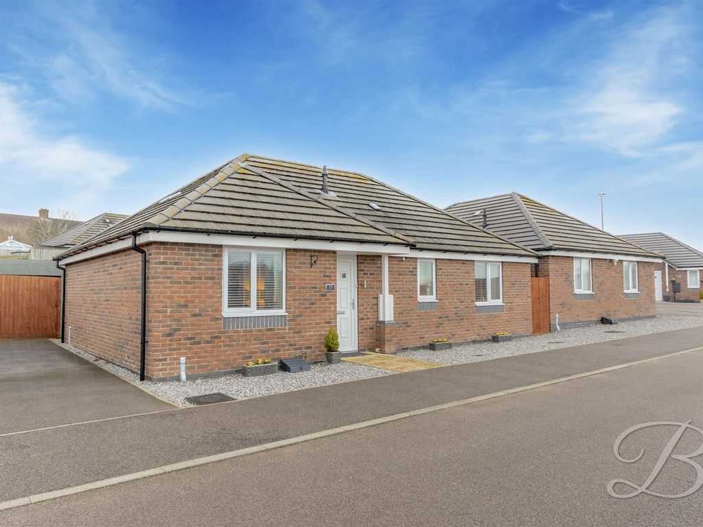 3 bed bungalow for sale in Vermont Close, Church Warsop, Mansfield NG20