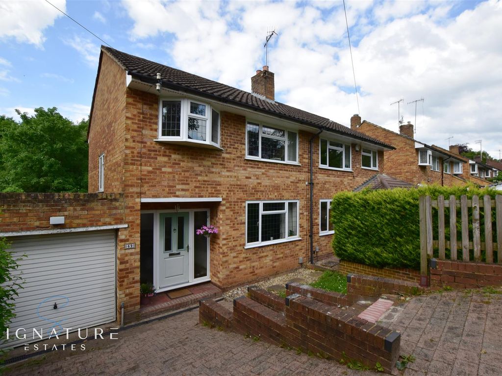 3 bed semidetached house for sale in Kindersley Way, Abbots Langley