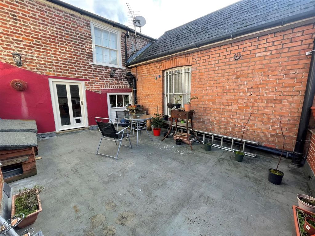 2 bed flat for sale in Market Place, Sturminster Newton DT10 Zoopla