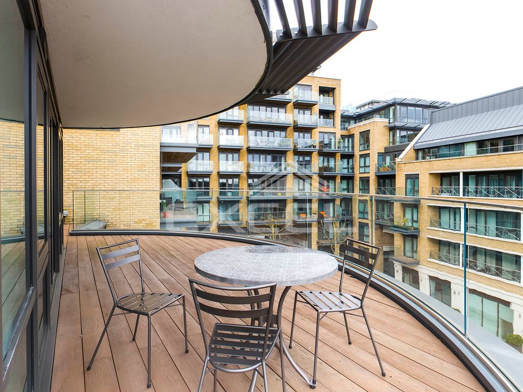 3 bed penthouse to rent in Quayside House, Kew Bridge Road, Brentford TW8, £7,501 pcm Zoopla