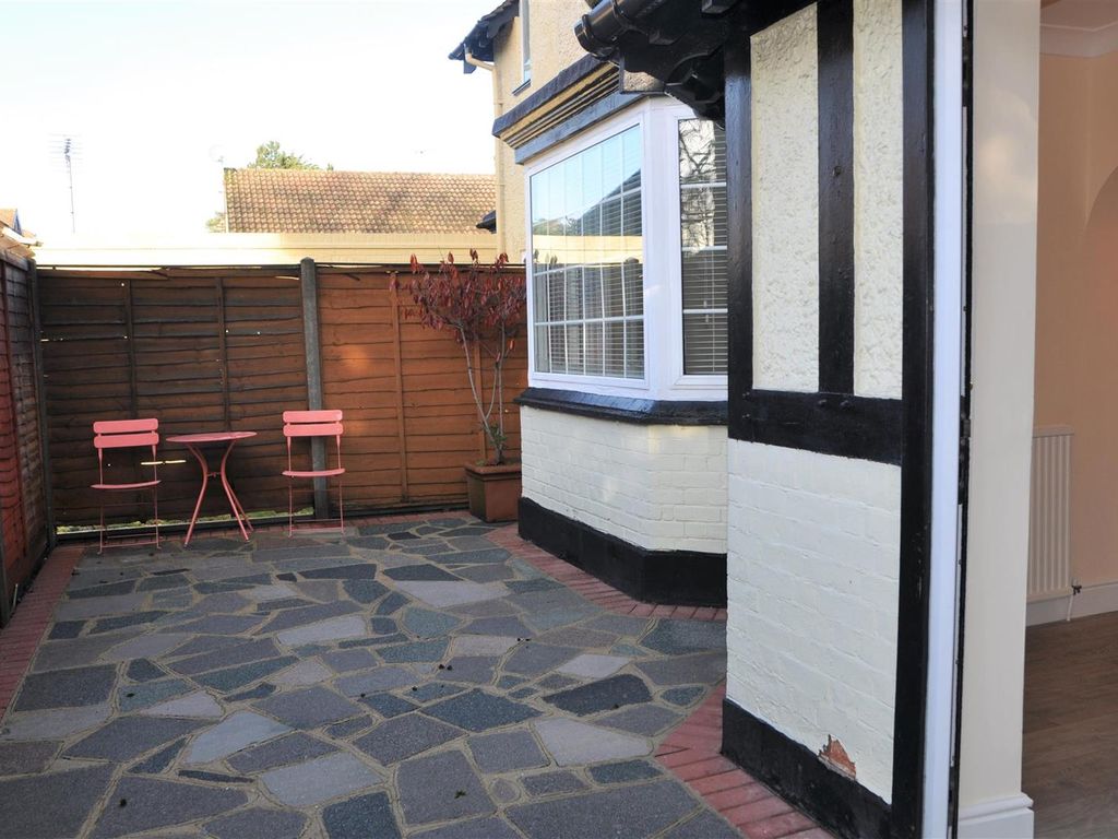 1 bed flat to rent in Stocksley Grange Flat 1 Uxbridge Road, Hatch End