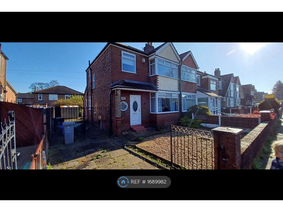 3 bed semidetached house to rent in Barton Road, Stretford, Manchester