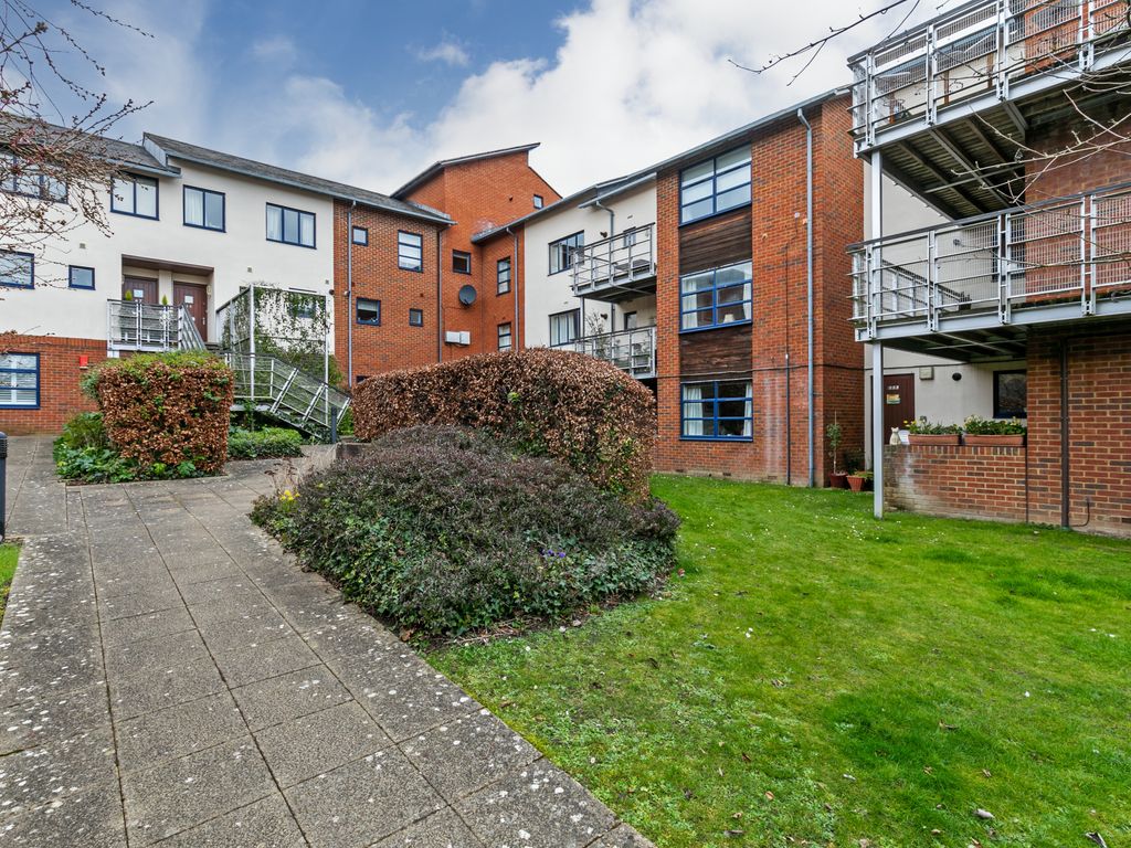 Silchester Place, Hyde, Winchester SO23  