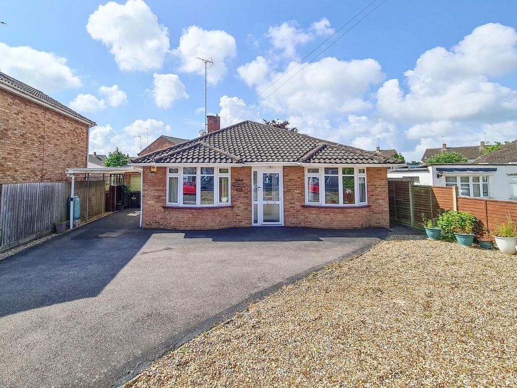 3 bed detached bungalow for sale in Hockliffe Road, Leighton Buzzard
