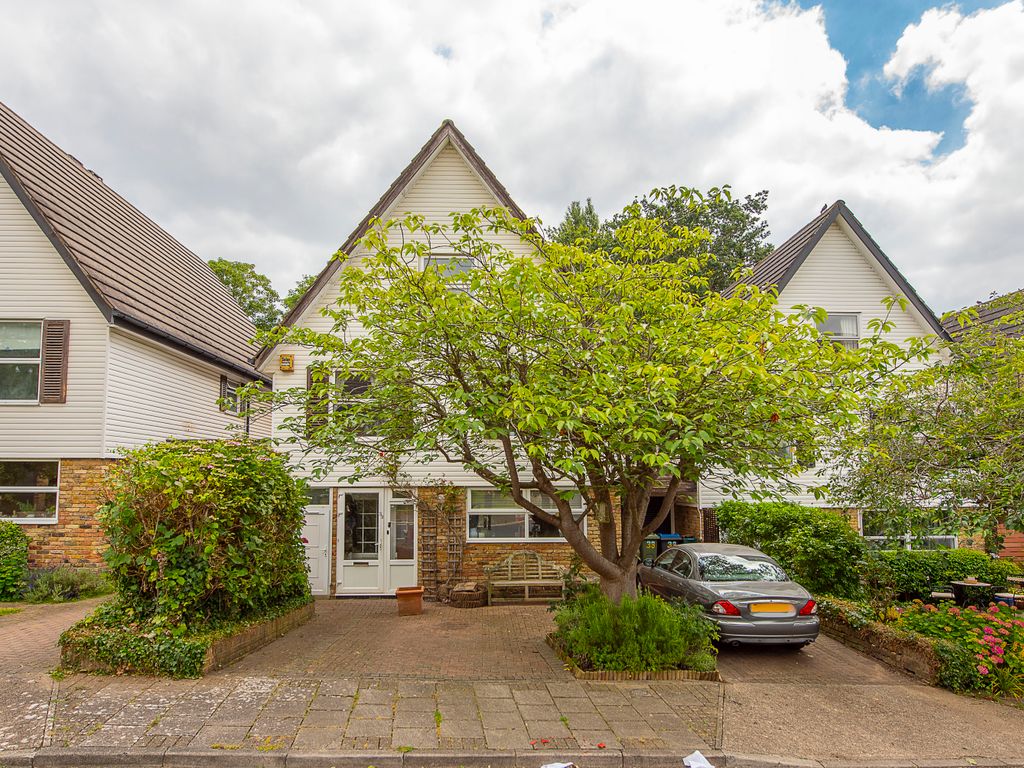 6 bed detached house for sale in Alfreton Close, London SW19, £
