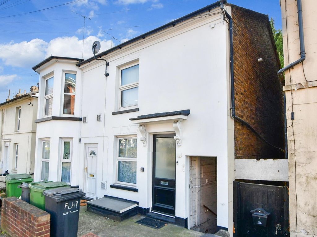 Studio to rent in Ashford Road, Maidstone ME14, £725 pcm Zoopla