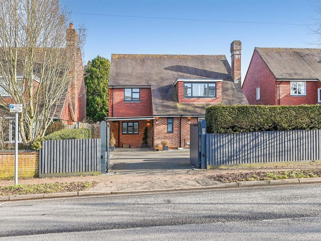 5 bed detached house for sale in The Avenue, Andover SP10 Zoopla