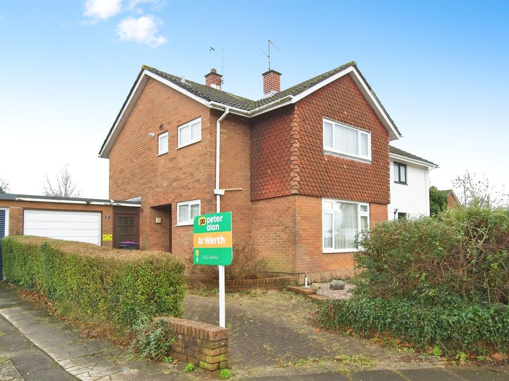 3 bed semidetached house for sale in Llanyravon Way, Llanyravon