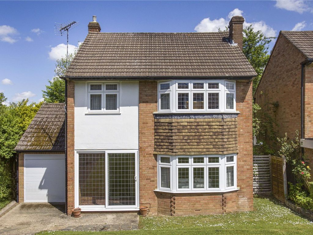 3 bed detached house for sale in Homewood Avenue, Cuffley