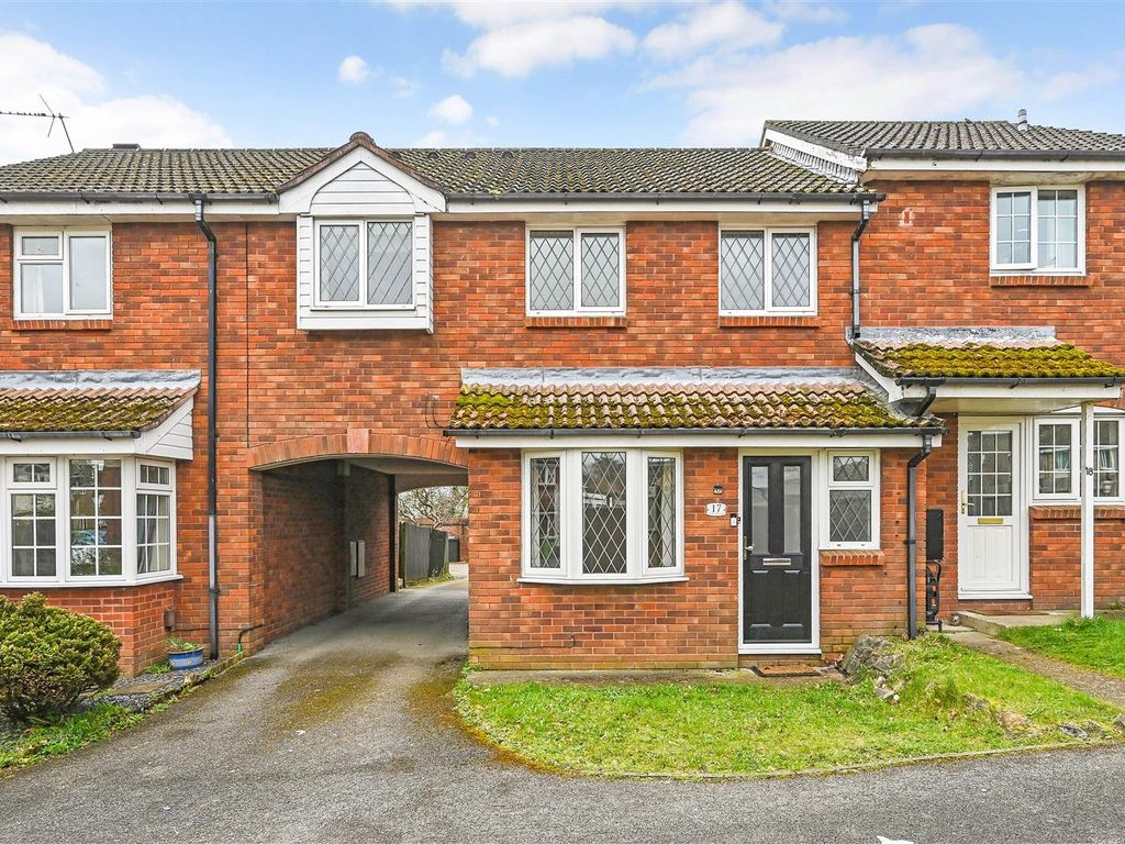 4 bed terraced house to rent in Stonechat Close, Petersfield GU31 Zoopla