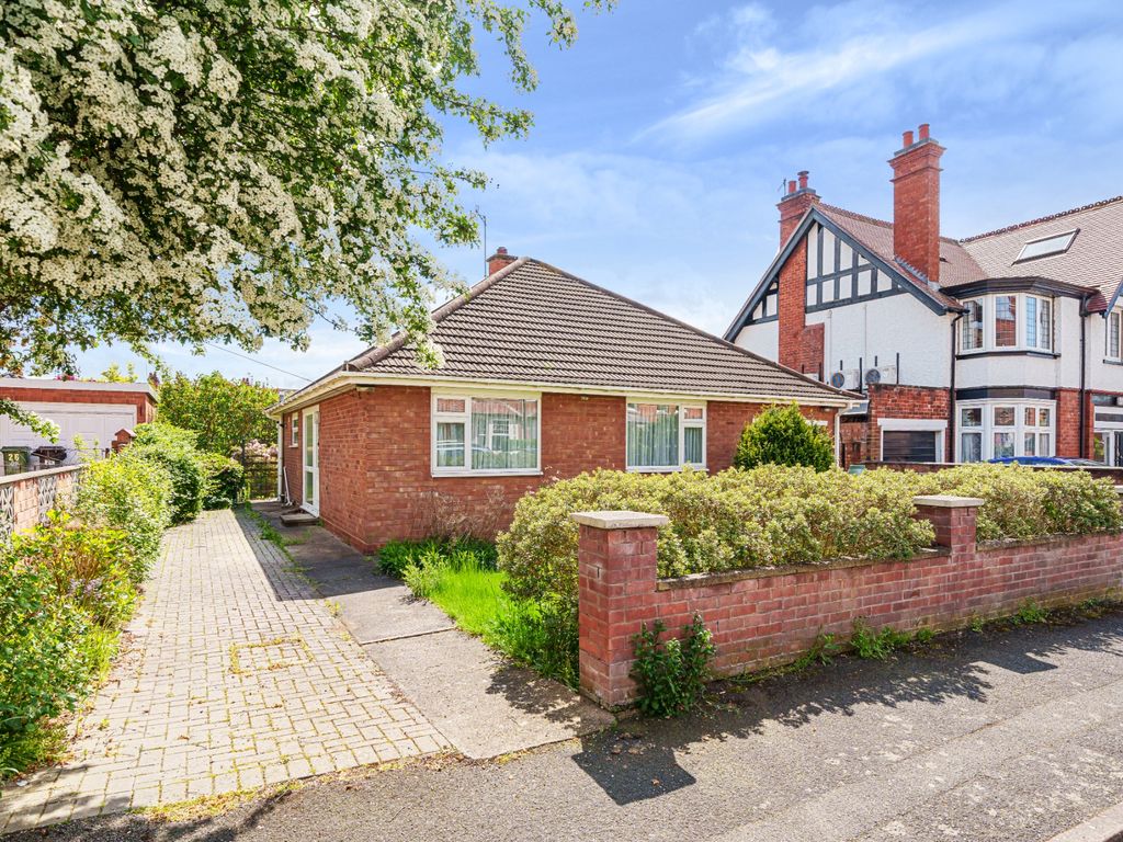 2 bed detached bungalow for sale in Penbury Street, Worcester WR3 Zoopla