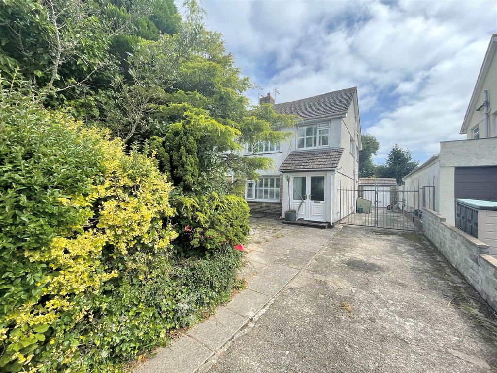 3 bed semidetached house for sale in Linkside Drive, Southgate
