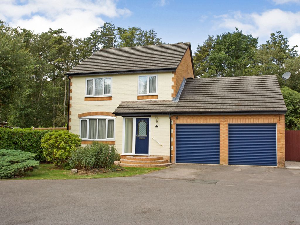 4 bed detached house for sale in Charlecote Drive, Chandler's Ford