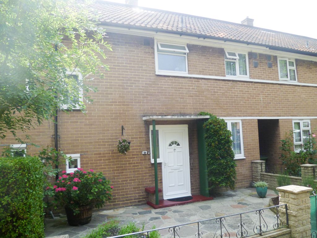 3 bed terraced house to rent in Chiswell Square, London SE3, £2,100 pcm