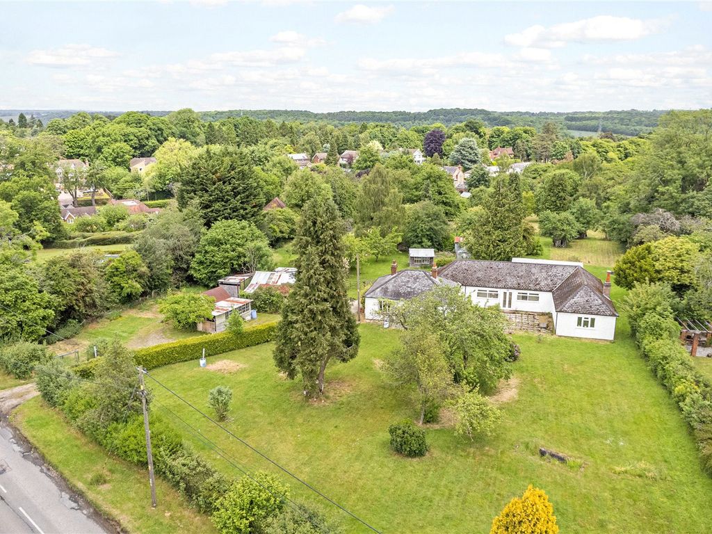 4 bed bungalow for sale in Watchet Lane, Little Kingshill, Great