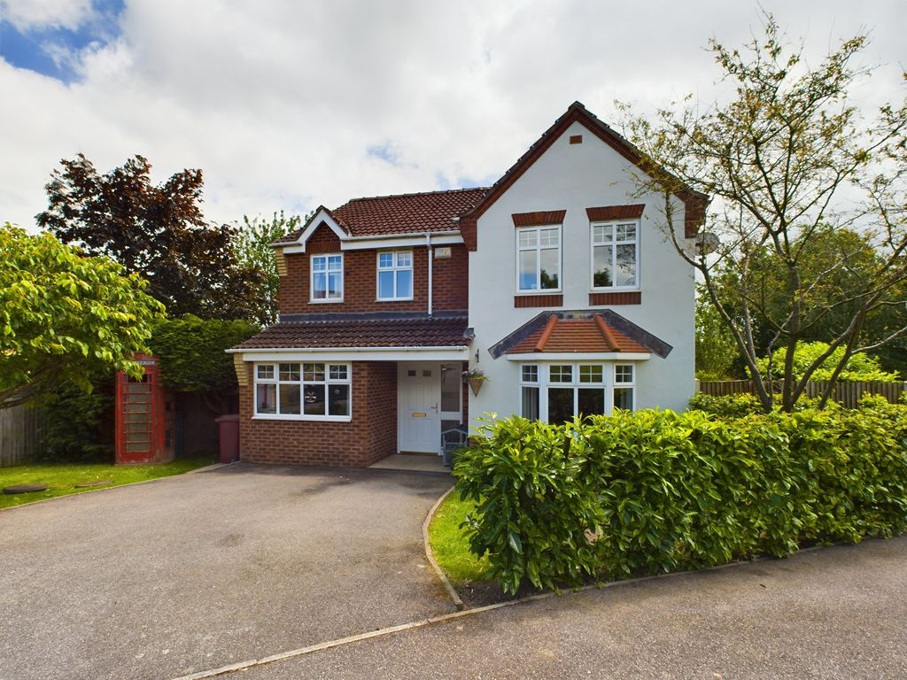 4 bed detached house for sale in Woodfield Road, Alfreton DE55, £