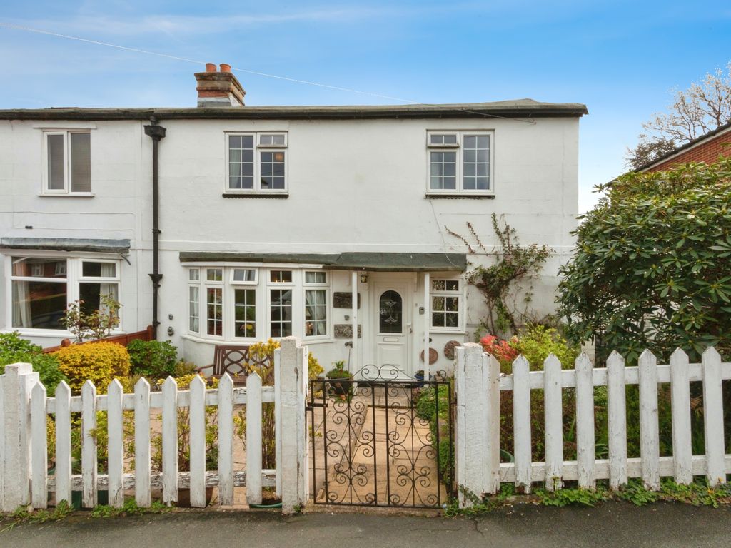 3 bed semidetached house for sale in Robin Hood Road, Woking GU21, £