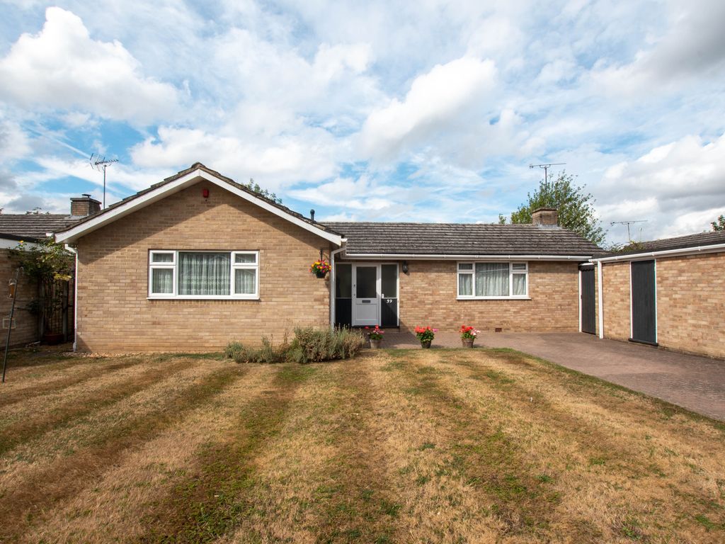 4 bed detached bungalow for sale in Makins Road, HenleyOnThames RG9