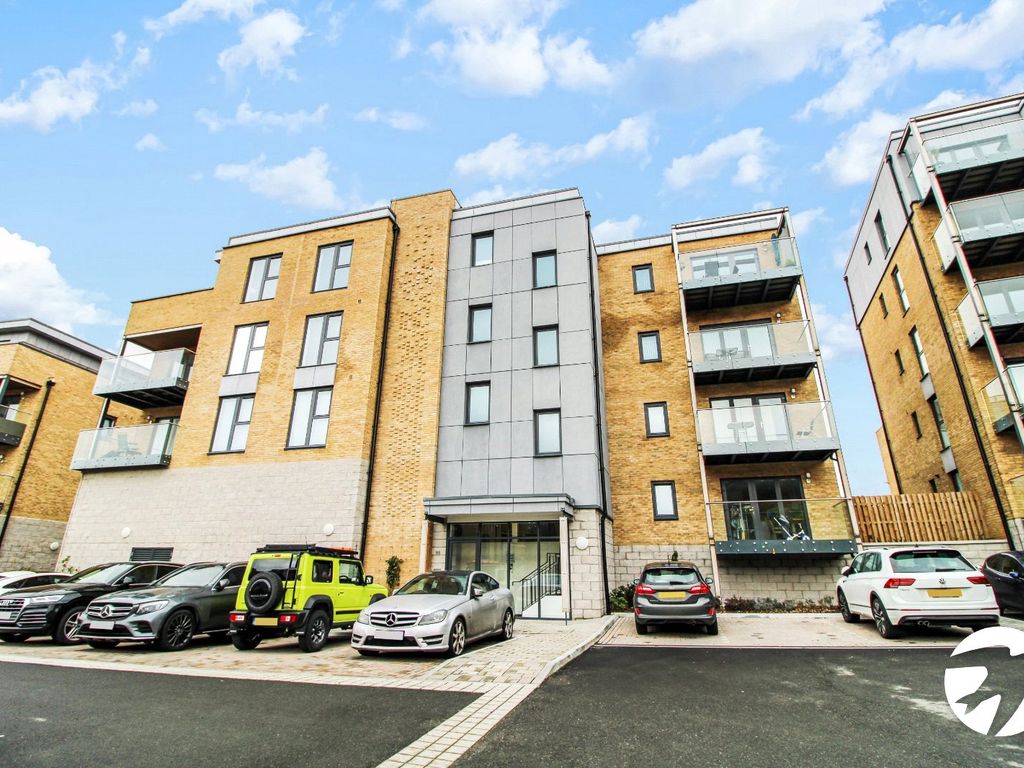 2 bed flat to rent in Heron Court, Castle Hill Drive, Castle Hill