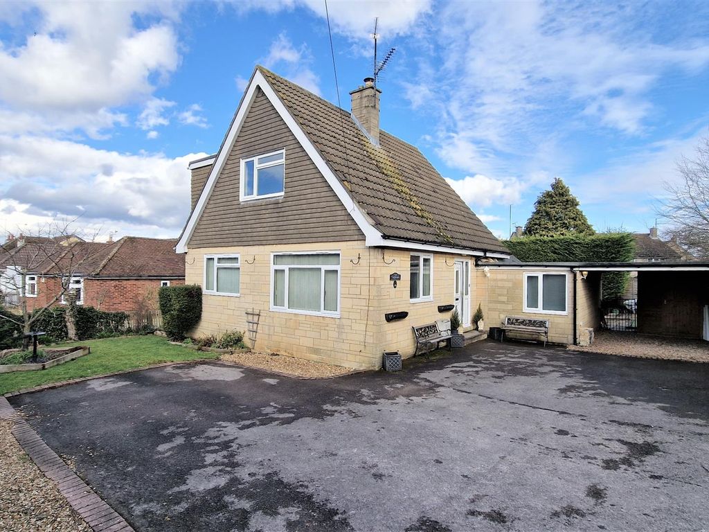 4 bed detached bungalow for sale in Hungerdown Lane, Chippenham SN14